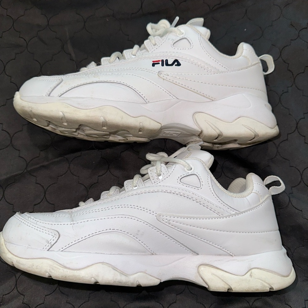 White tennis shoes